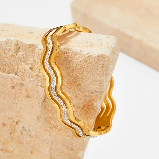 Wavy Zirconia gem Cuff Bangle