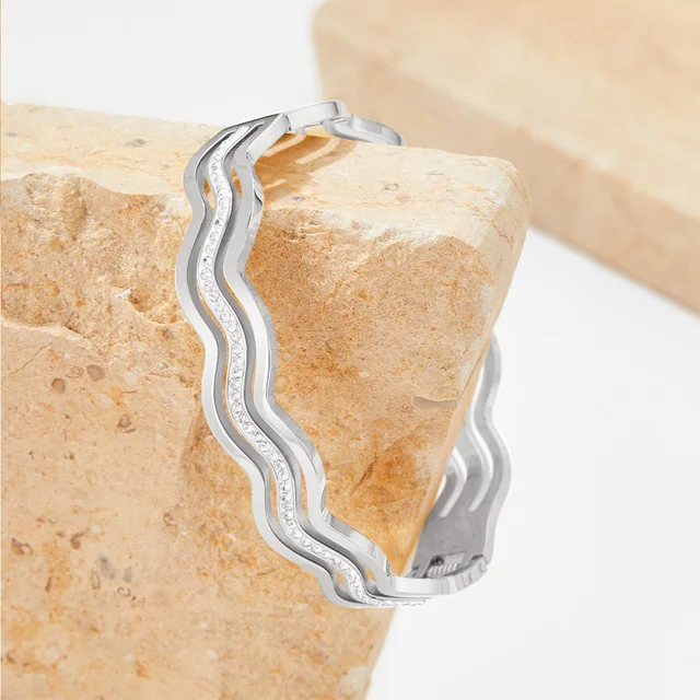 Wavy Zirconia gem Cuff Bangle