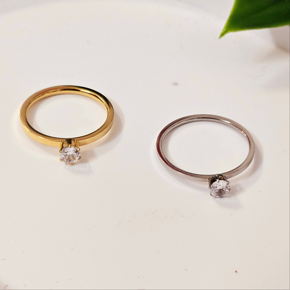 Single Star Ring