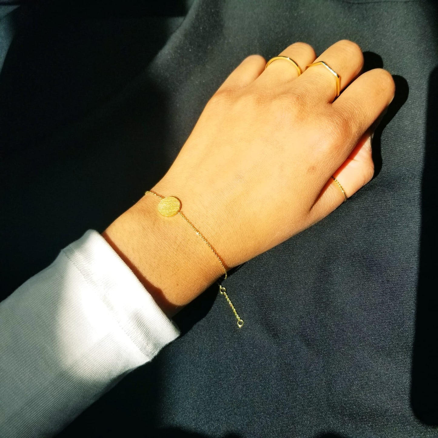 Dainty Circle Bracelet