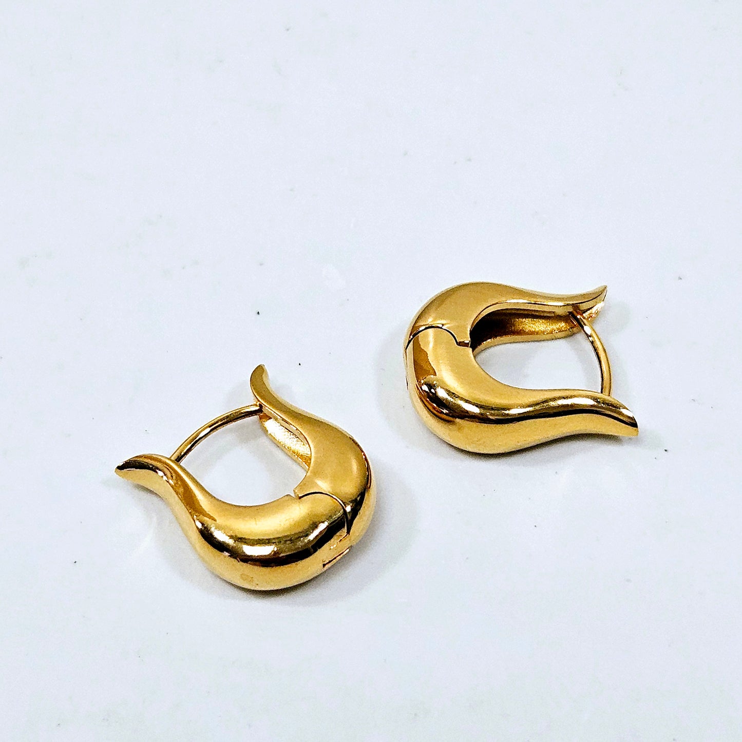 Everyday Tulip Lock Earrings Small