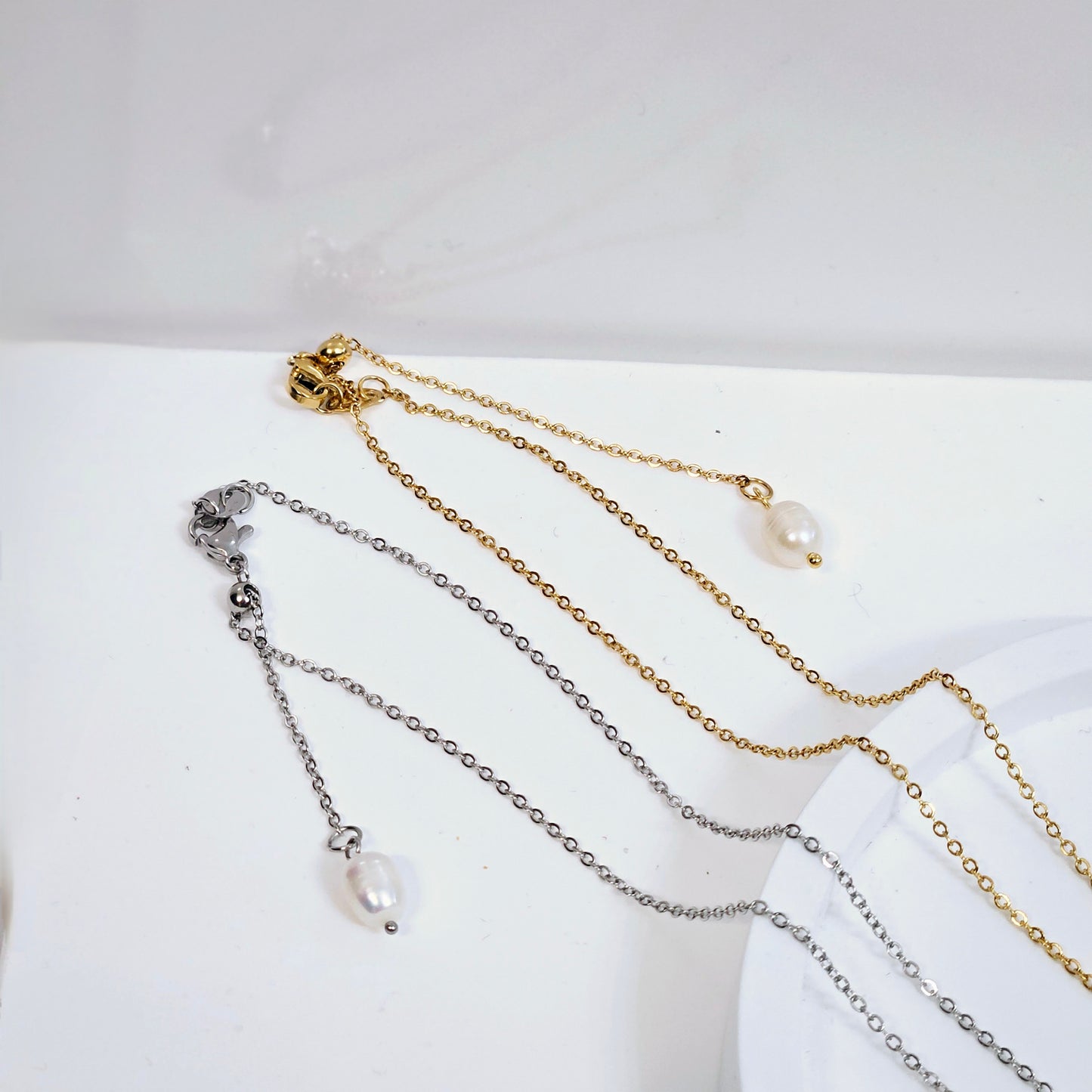 Heart White Shell Flower Necklace - Gold or Silver