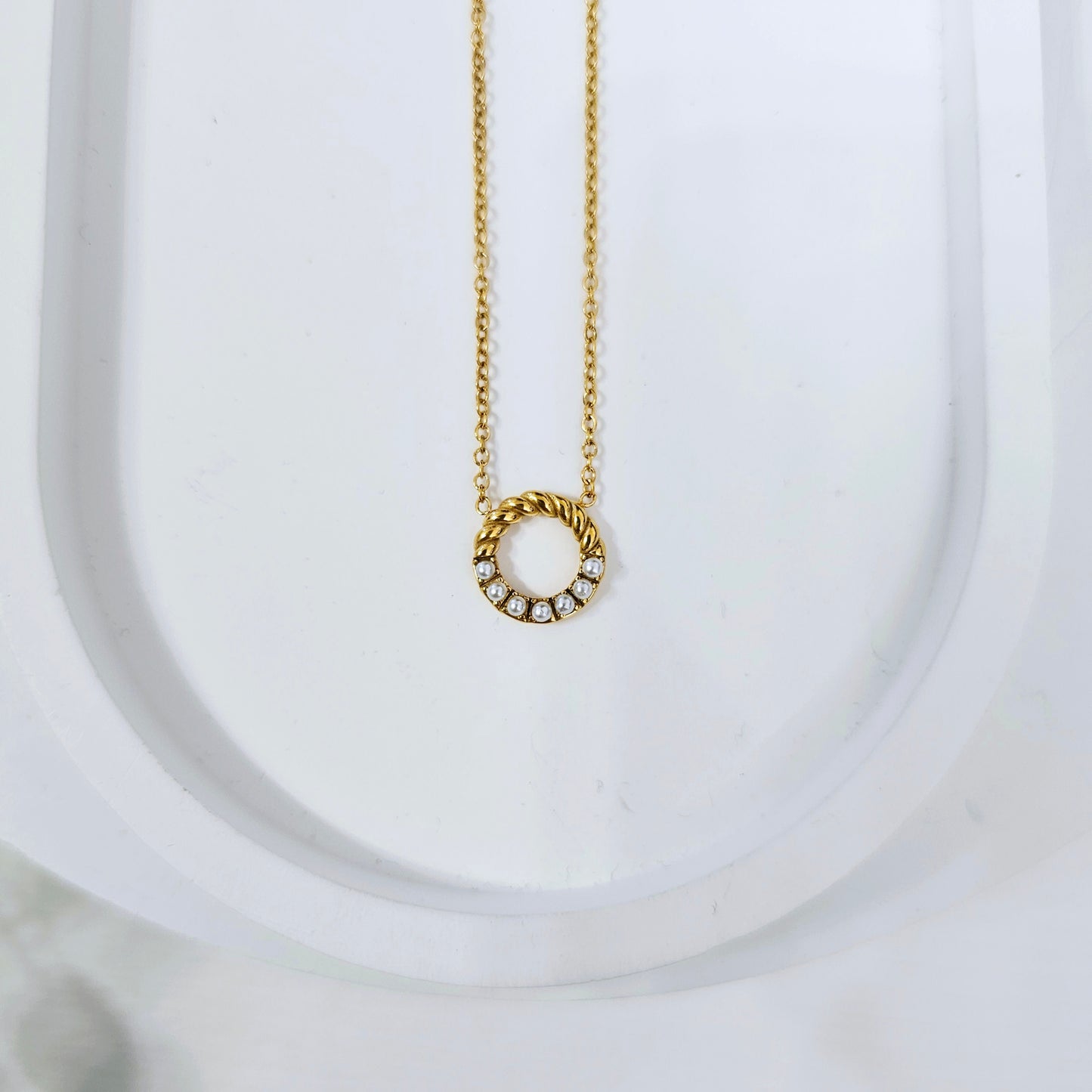 Pearl Dainty Circle Necklace