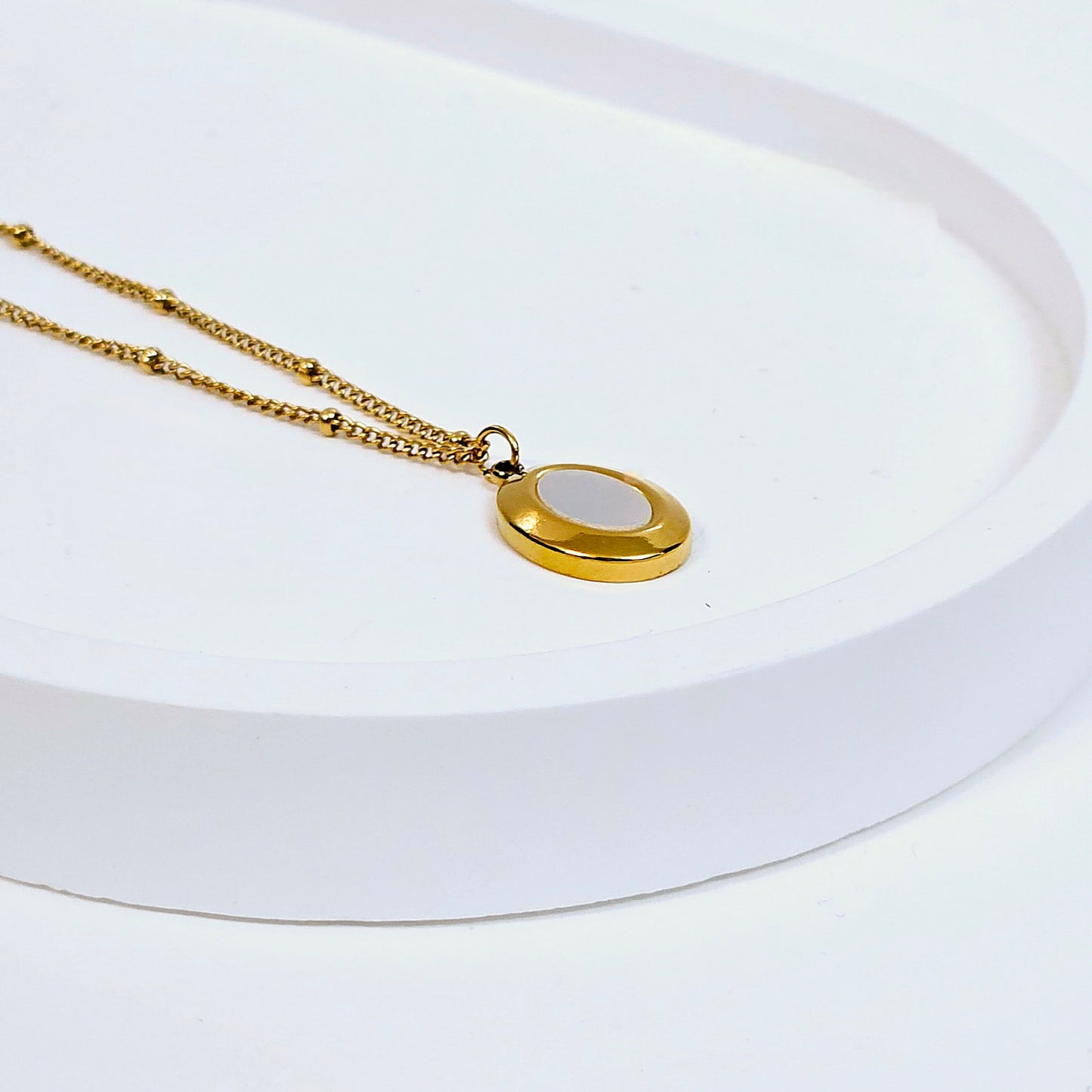White Shell Oval Necklace