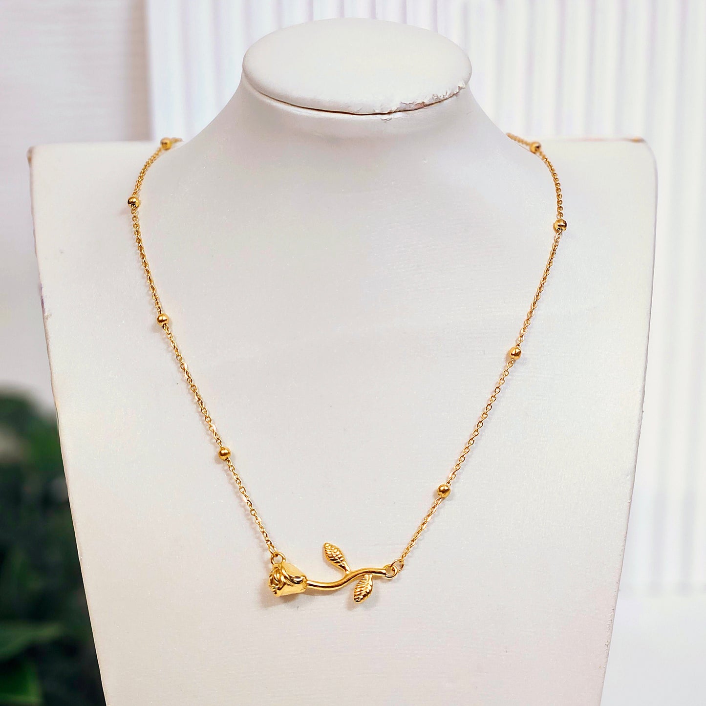 Dotted Horizontal Rose Necklace