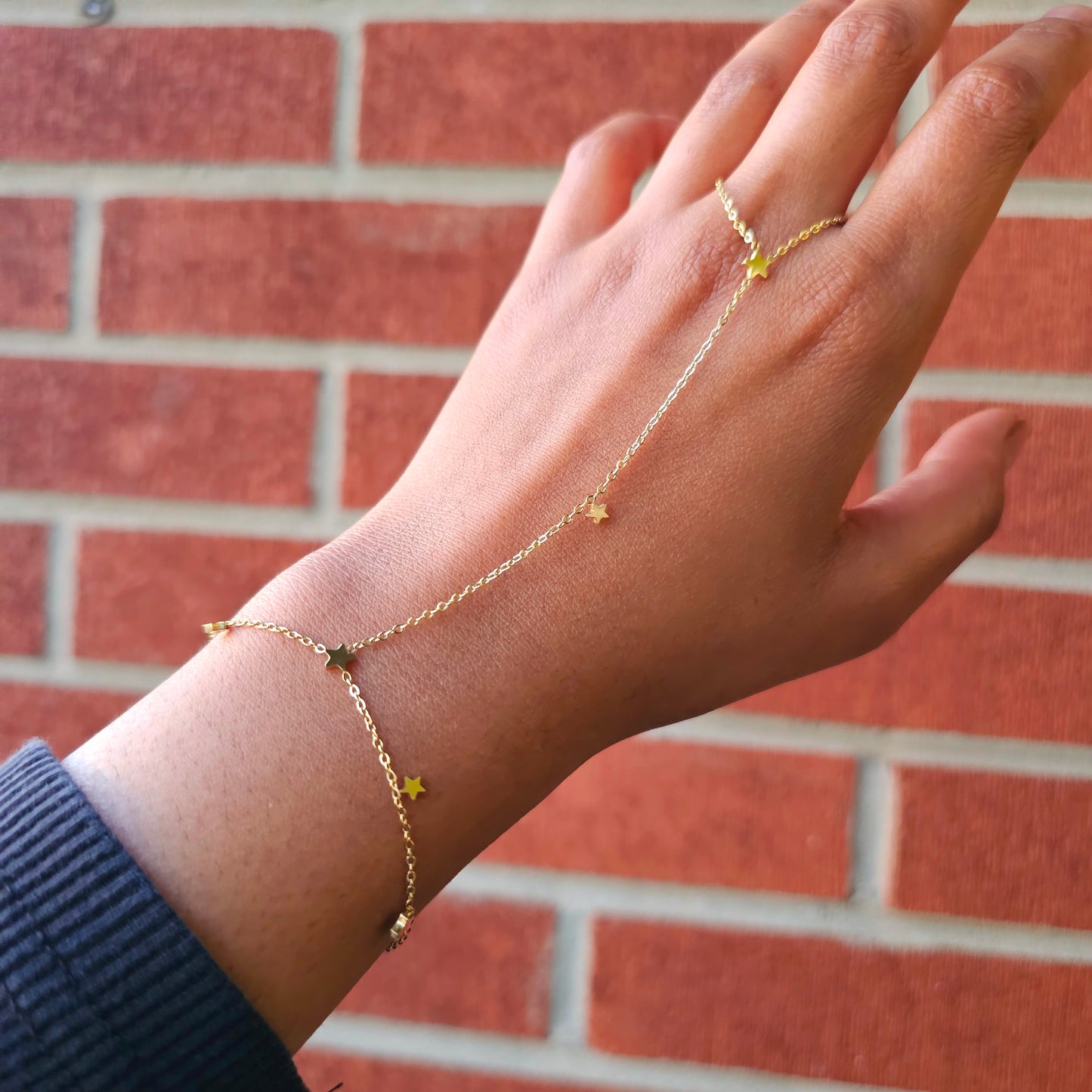 Dainty Star Trail Hand Chain - Gold