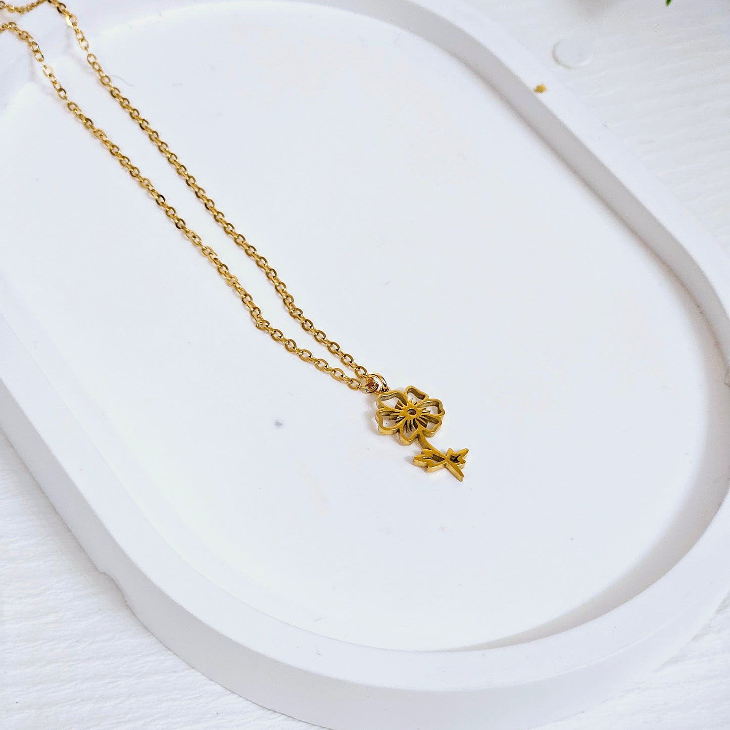 Flower Outline Necklace - Flower: Cosmos