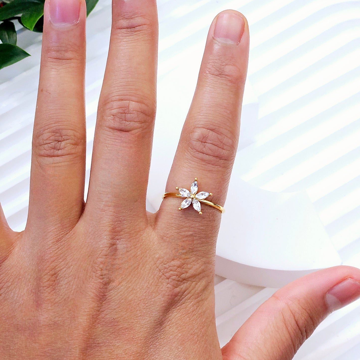 Gem Trillium Flower Ring