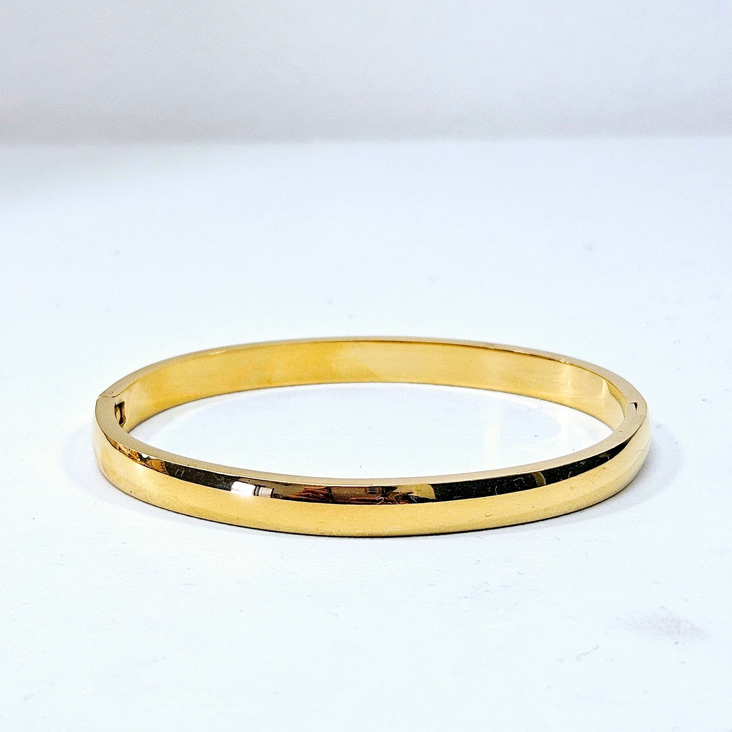 Plain Cuff Medium Thickness