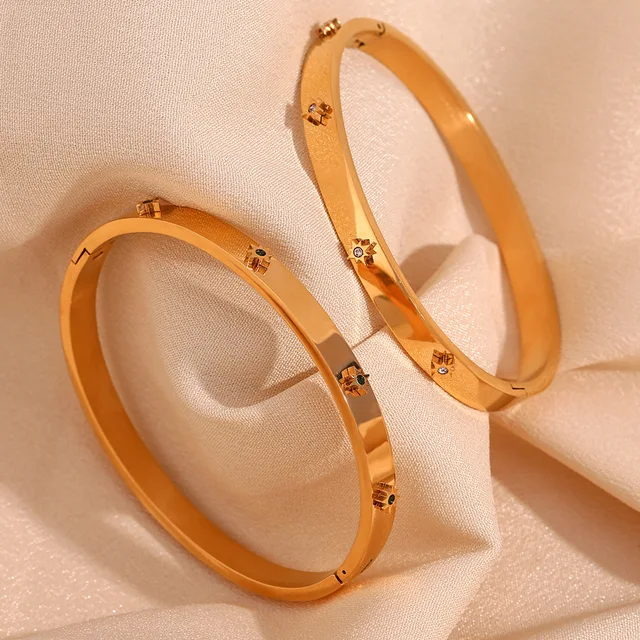 3-D Dainty Star Gem Cuff