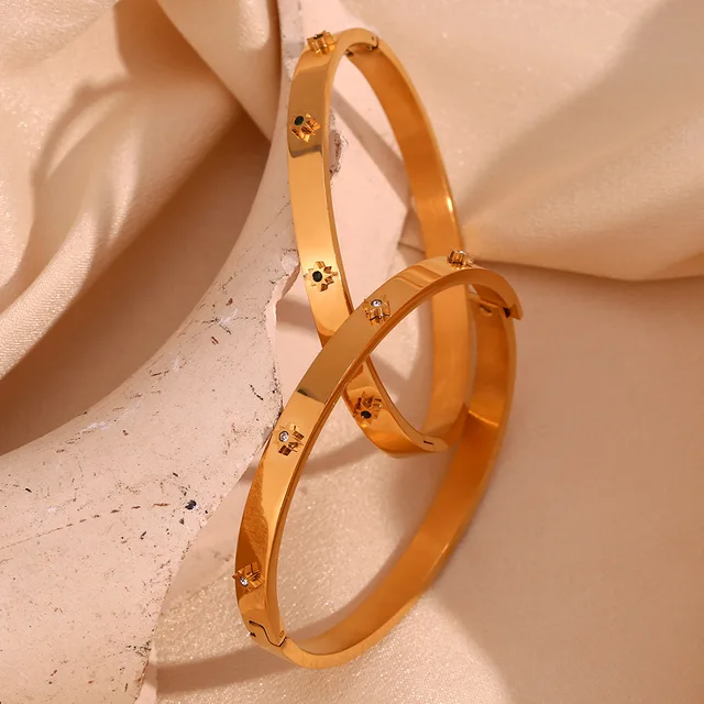 3-D Dainty Star Gem Cuff