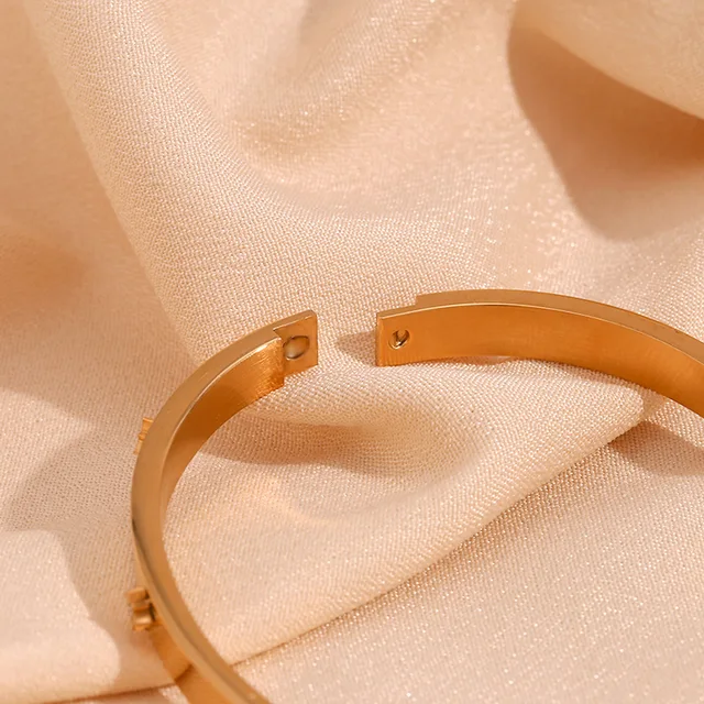 3-D Dainty Star Gem Cuff