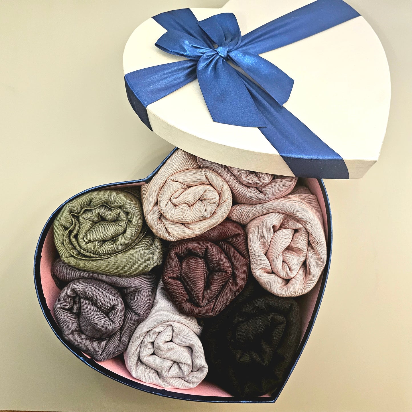 Luxury Modal Heart Hijab Gift Box- Customizable! EID, Graduation, Wedding Gifts*NEW Box of 8