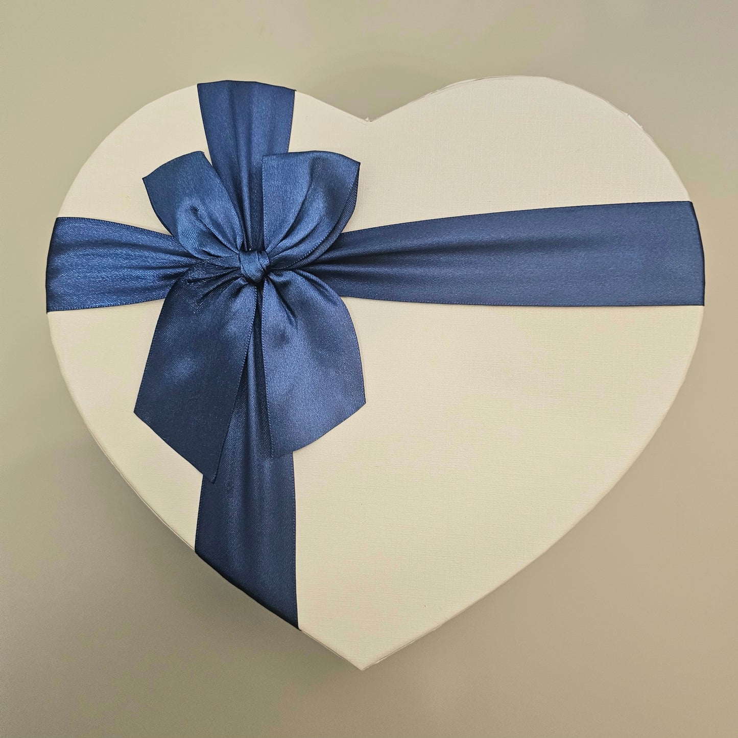 Luxury Modal Heart Hijab Gift Box- Customizable! EID, Graduation, Wedding Gifts*NEW Box of 8