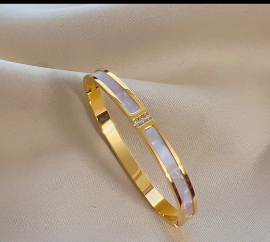 Zirconia Gem White Shell Cuff