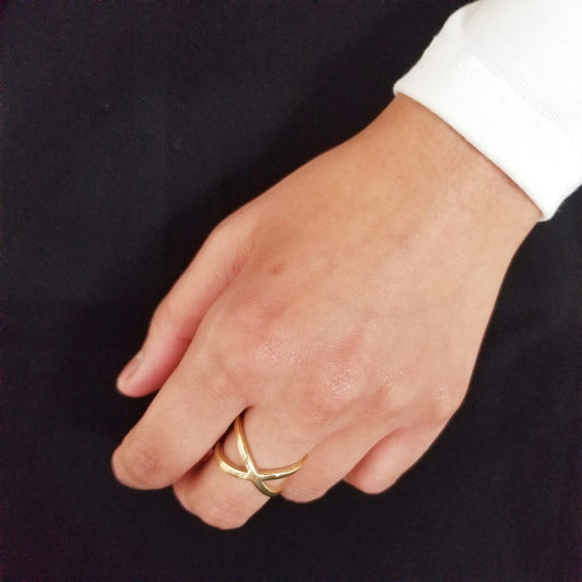Criss-Cross Ring