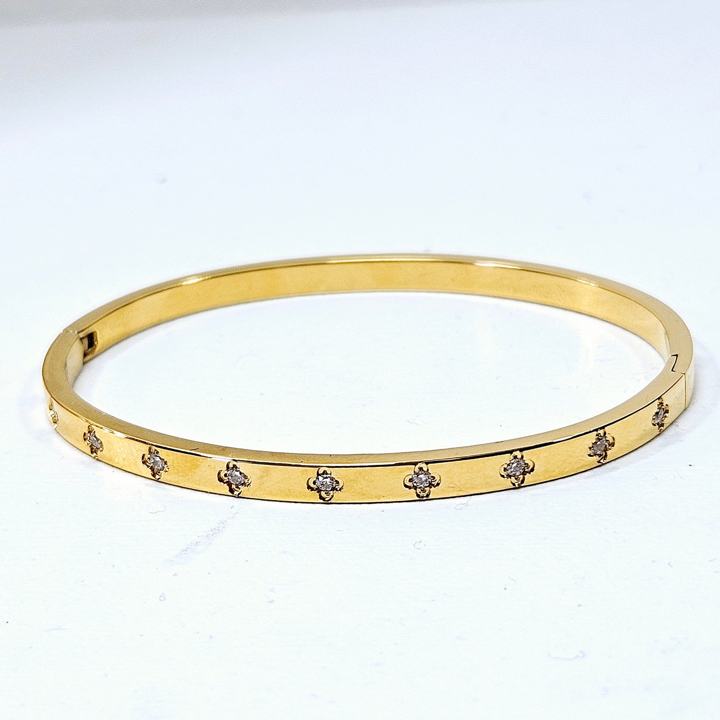Clover Embedded Snap Cuff