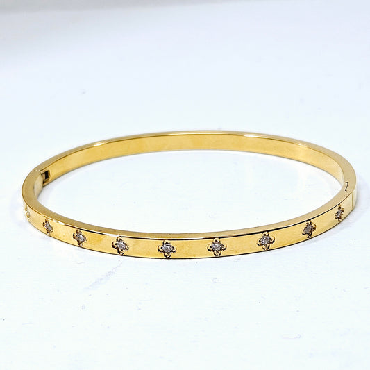 Clover Embedded Snap Cuff