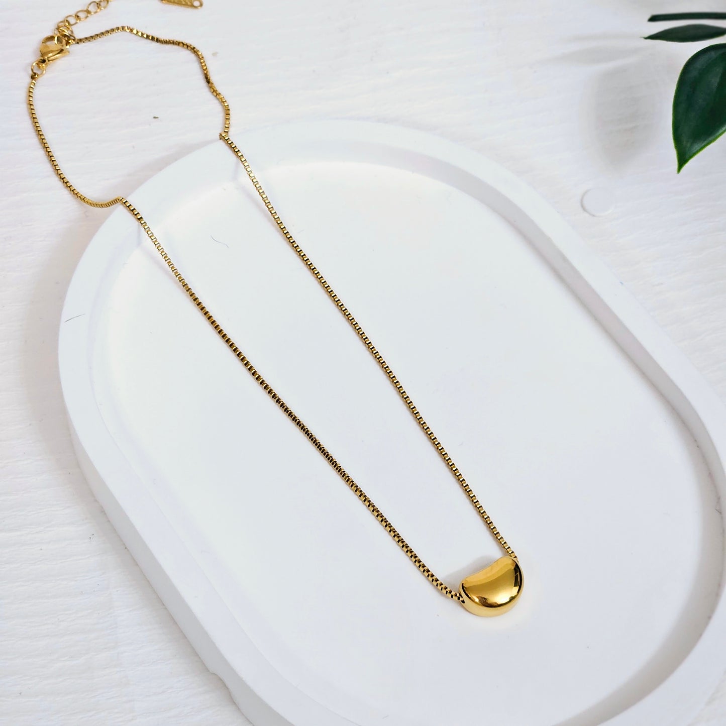 Dainty Curved Tear Drop Statement Necklace