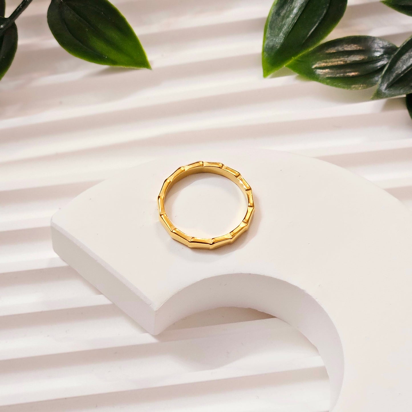 Crashing Waves Ring