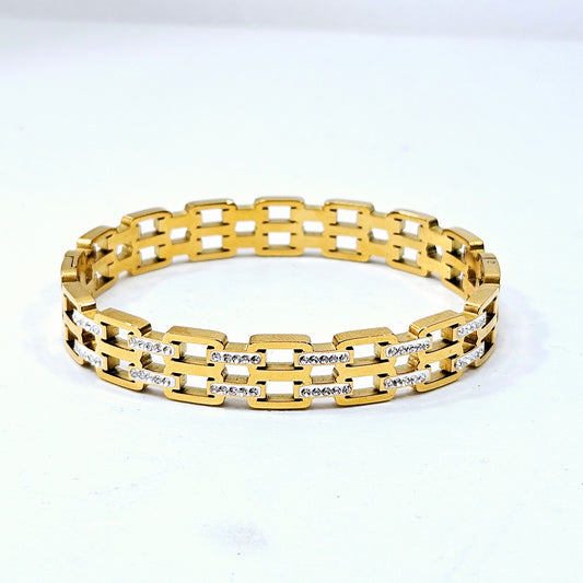 Interlacing Gem Snap Cuff