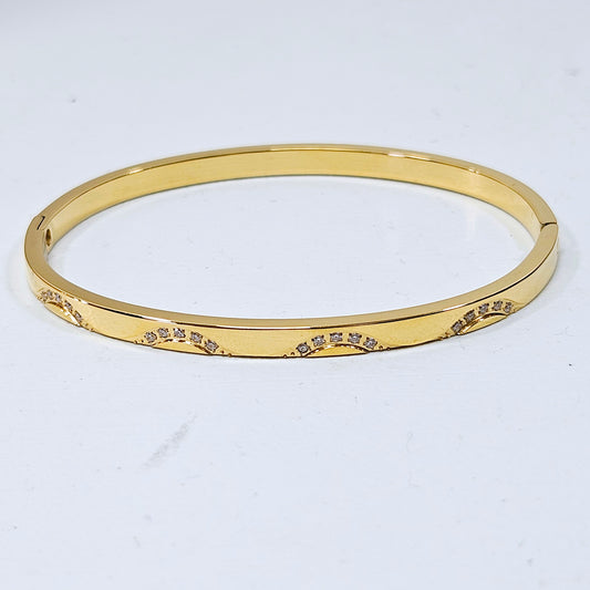 Wave Embedded Snap Cuff