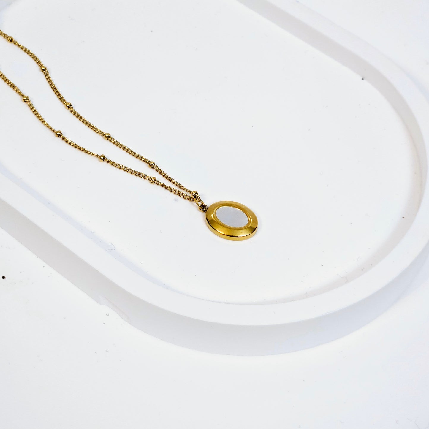 White Shell Oval Necklace