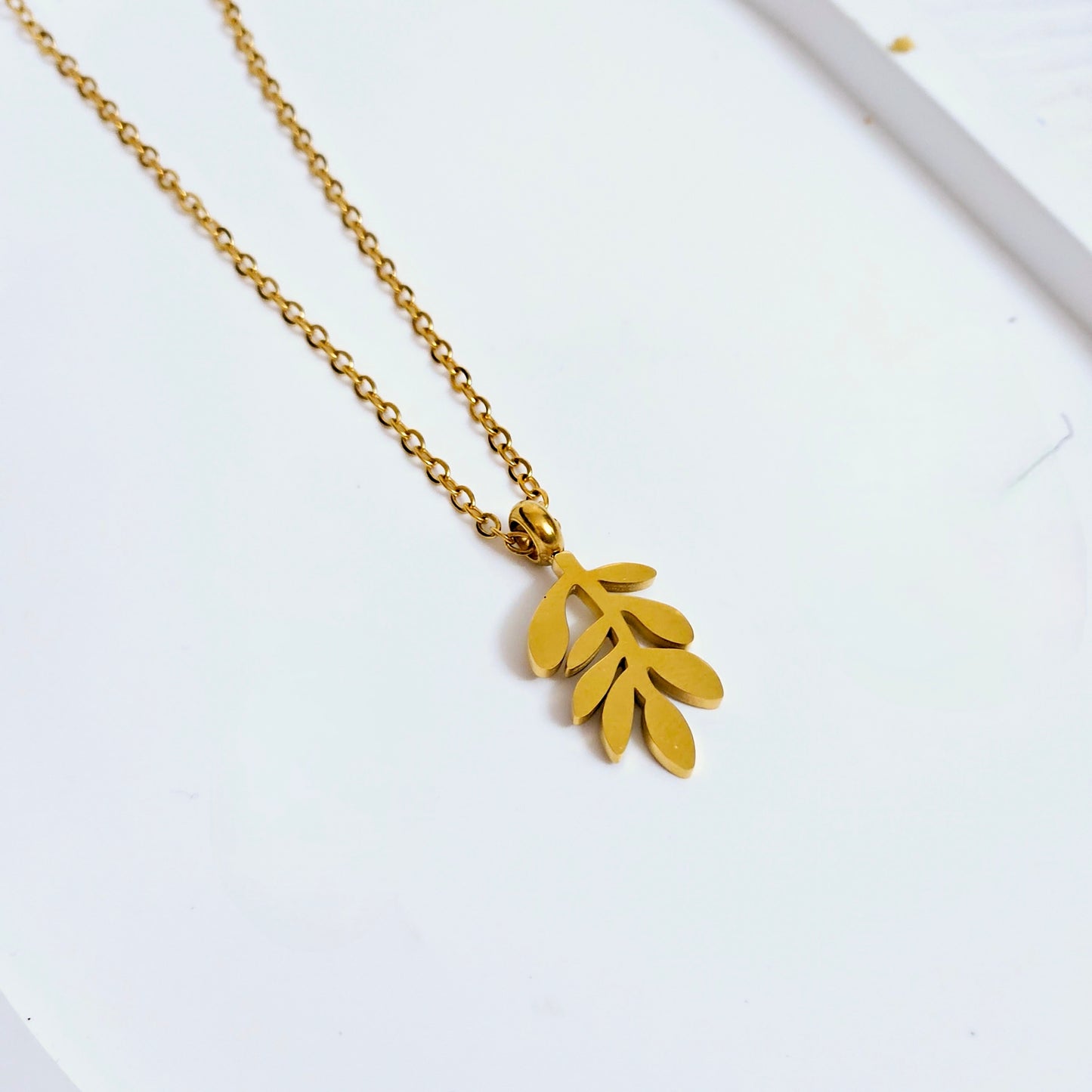 Single Leaf Necklace