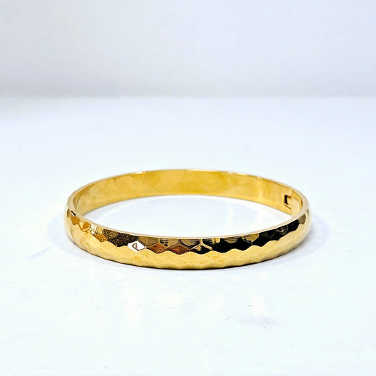 Thick Dazzle Cuff Circular Shaped