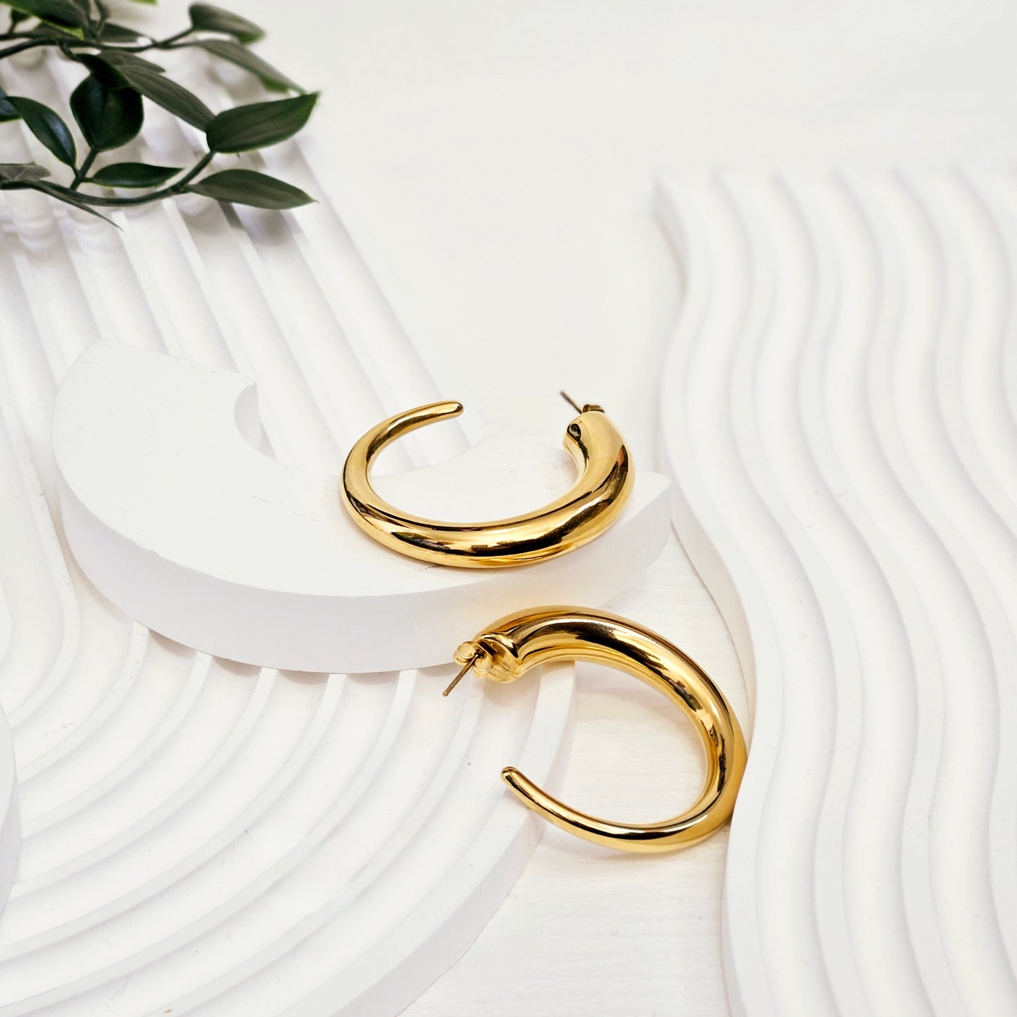 Classic Hollow Hoop Earrings - Gold - 45mm