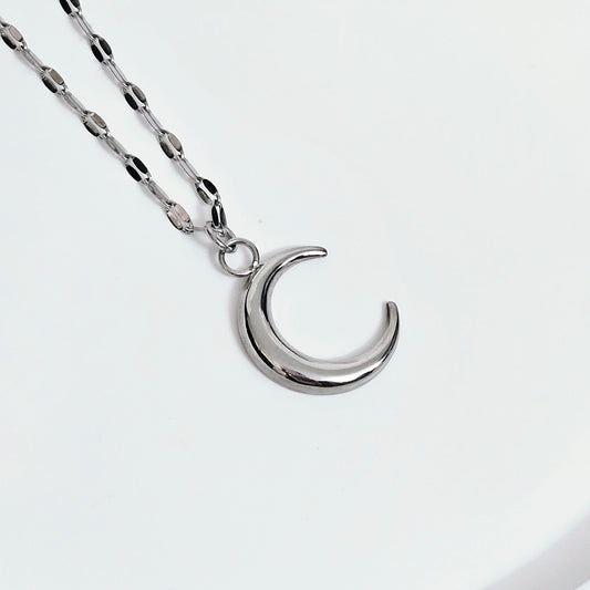 Single Moon Necklace - Silver
