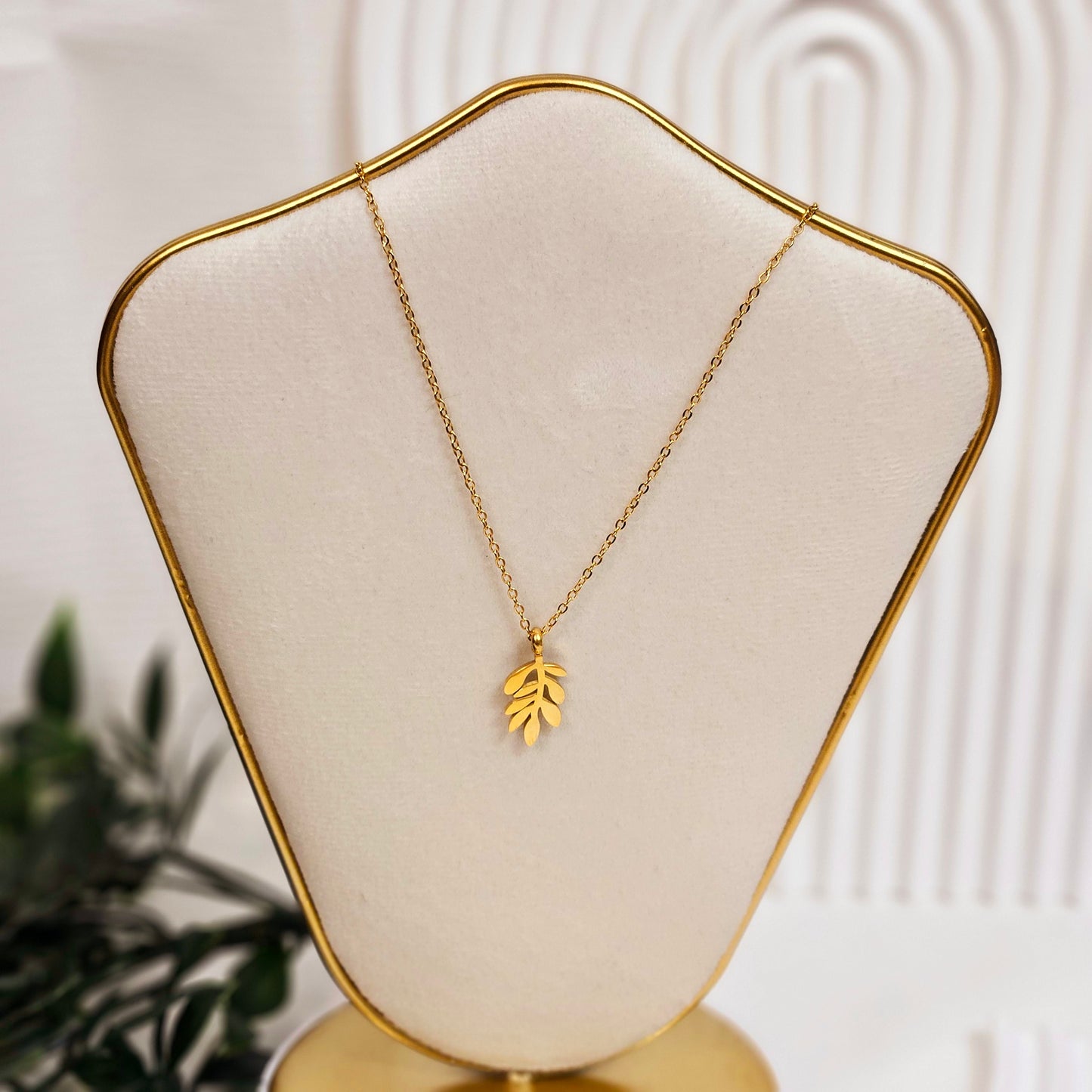 Single Leaf Necklace