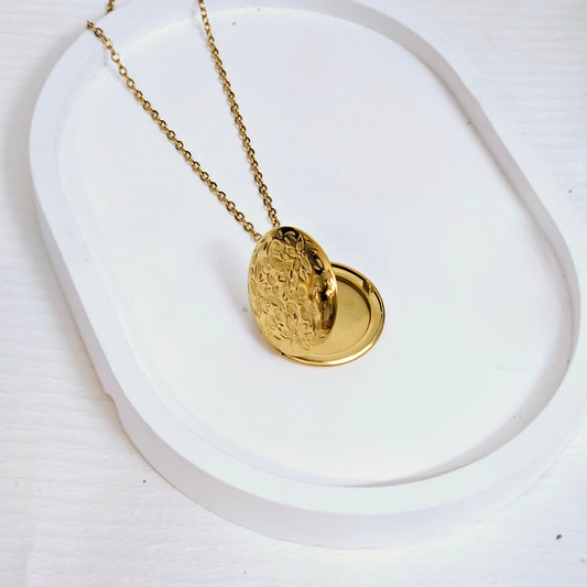 Engraved Circle Lock Opening Necklace