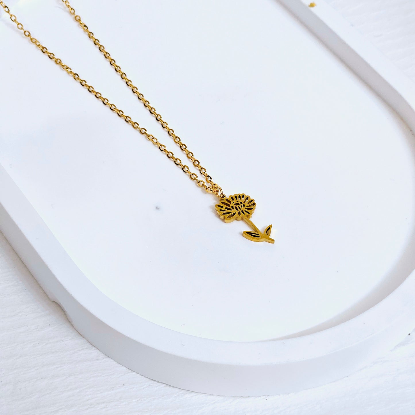 Flower Outline Necklace - Flower: Crysanthemum