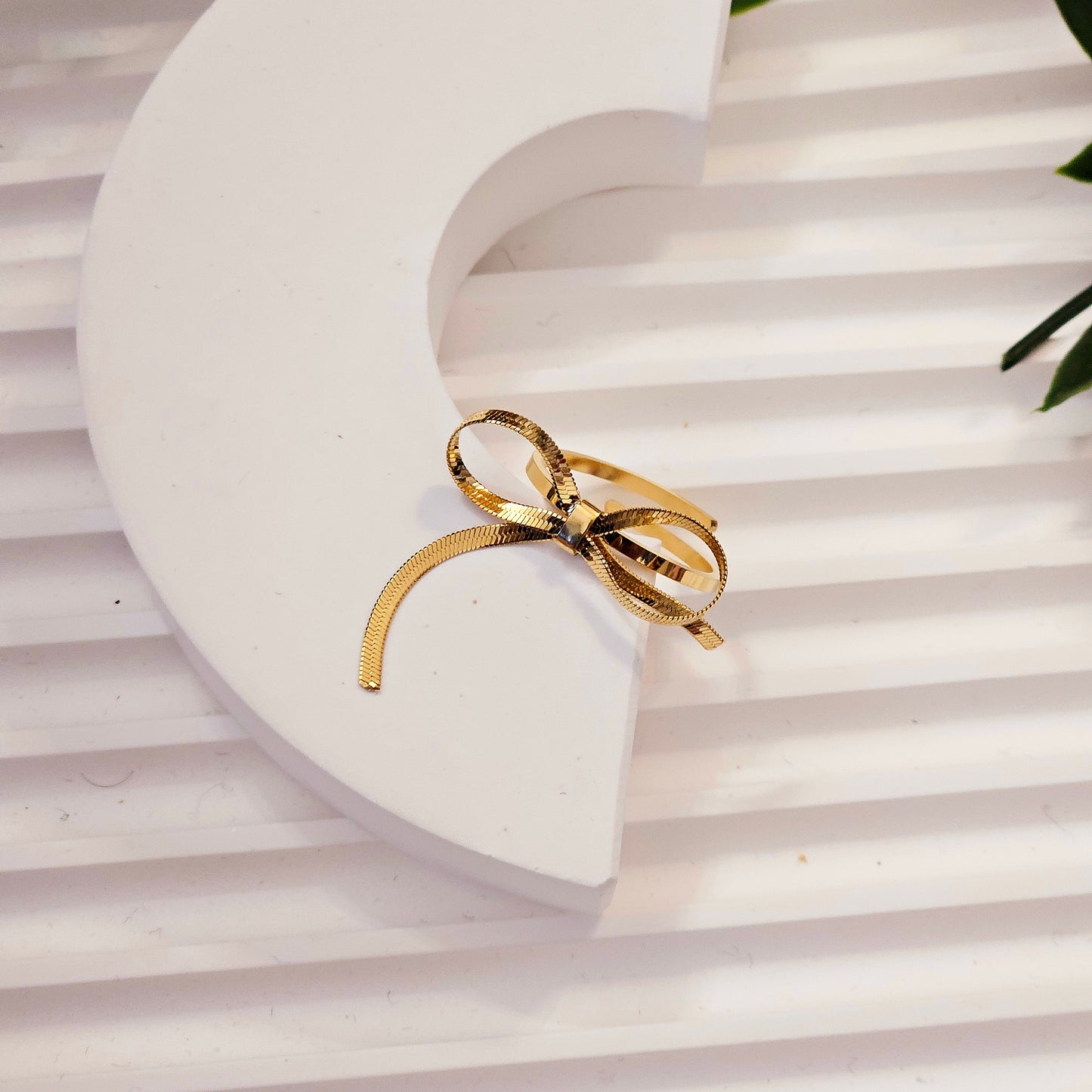 Soft Bow Ring