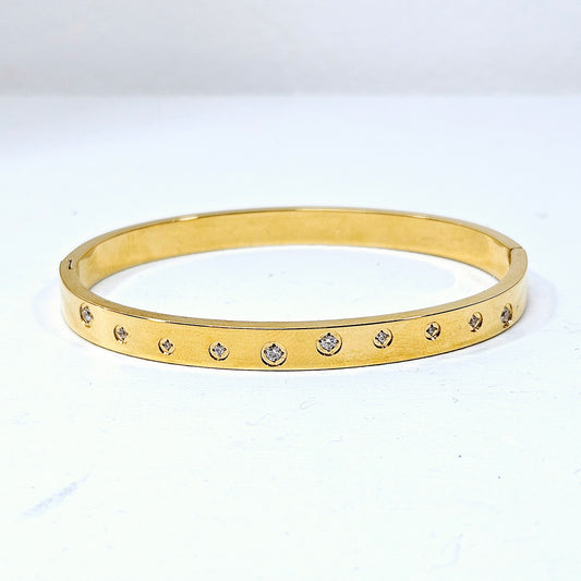 Stoned Circle Snap Cuff