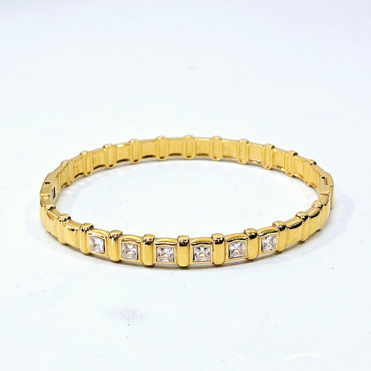 Ridged Gem Geometric Snap Cuff