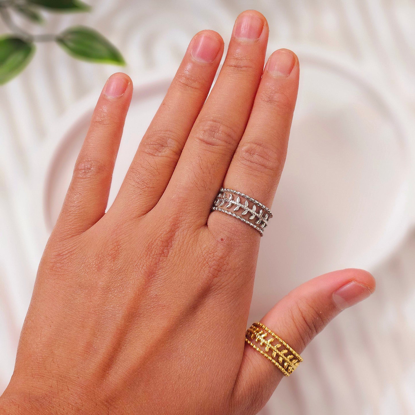 Adjustable Tethered Leaf Ring