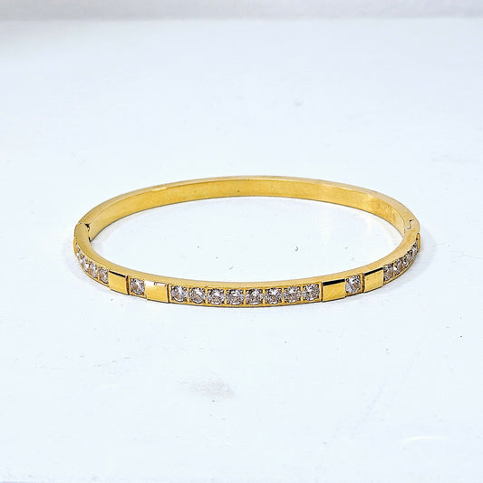 Gemmed Three Setted Snap Cuff