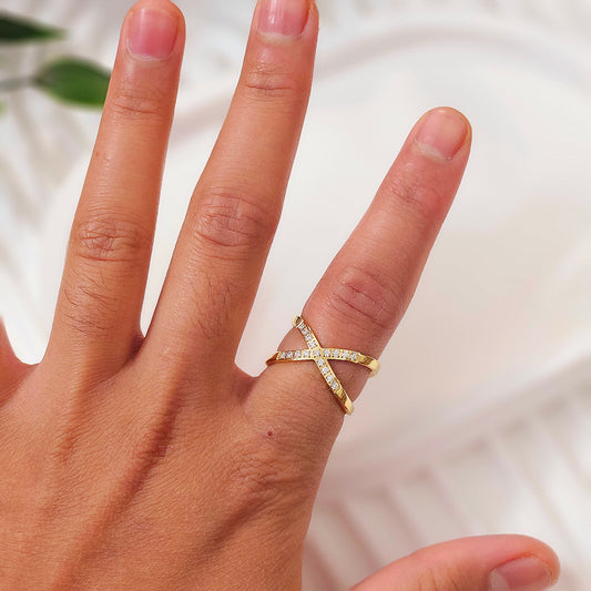 Criss Cross Deep Stoned Ring